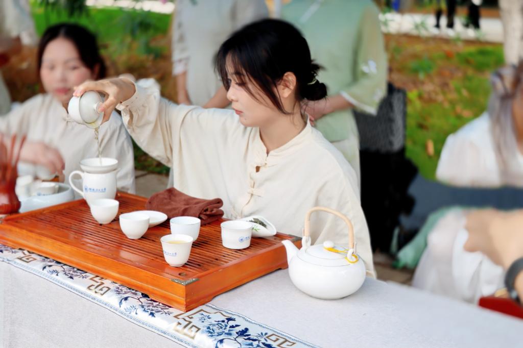學生茶藝技能展示。
